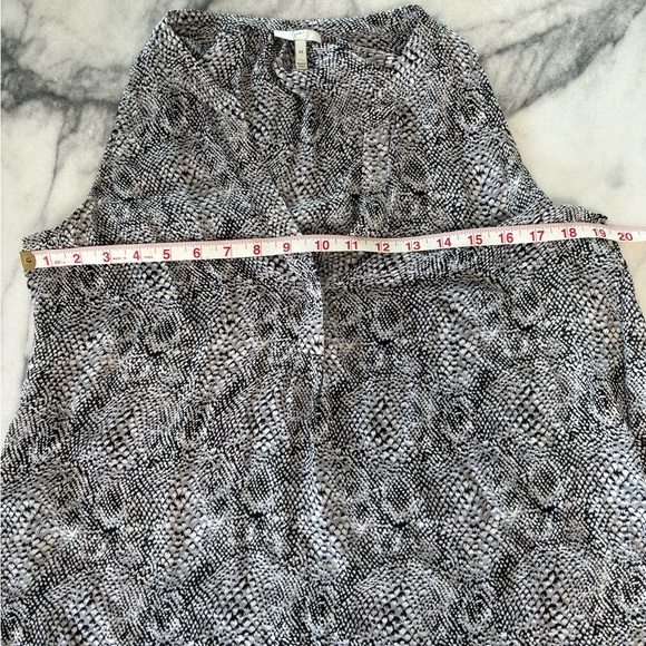 Joie 100% Silk Snakeskin Print Sleeveless Blouse Sz M #0420 - Picture 4 of 6